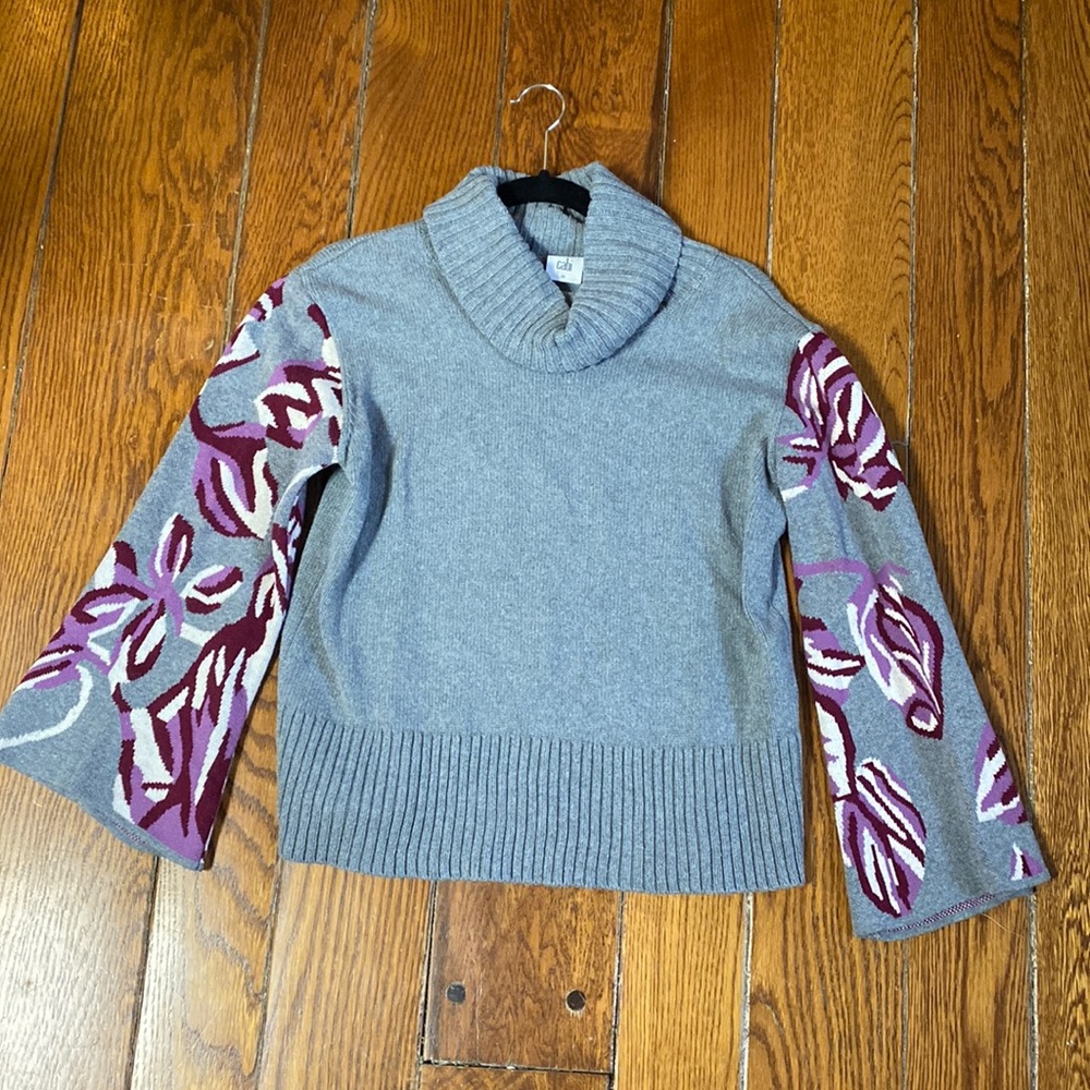 EUC pretty CAbi sweater